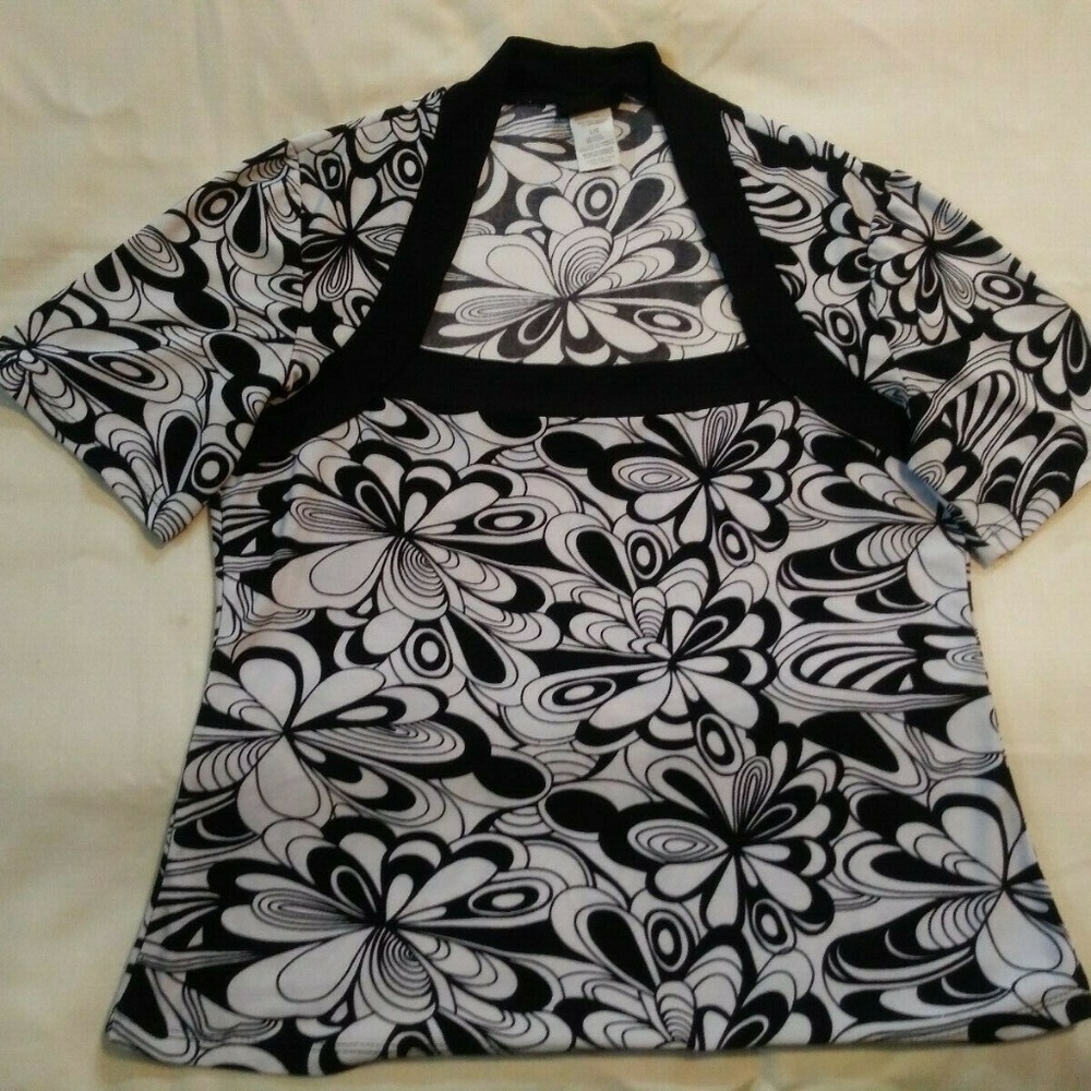 Baranda black and white top stretch floral